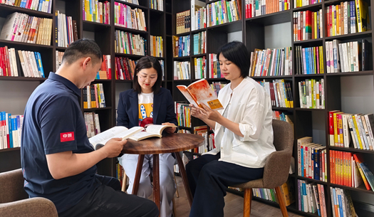 翻開“城發(fā)”這本書，每一頁，都是鄭州的煙火與遠(yuǎn)方